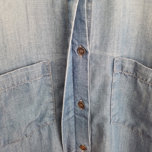 Beachlunchlounge Women's Large Button Front Chambray Shirt - Picture 4 of 7